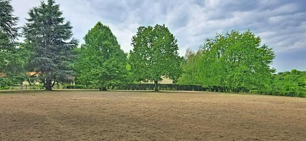 Terrain constructible de 5358 m², sur la commune de  Sanilhac