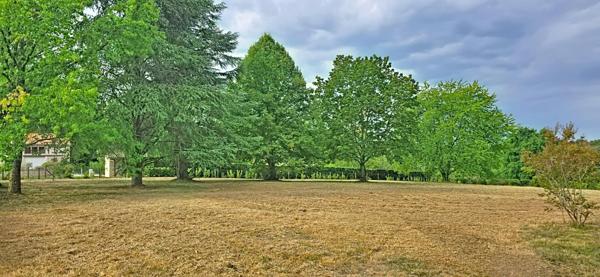 Terrain constructible de 5358 m², sur la commune de  Sanilhac