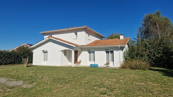 SAINT MARTIN DE HINX - MAISON FAMILIALE 162m2 - 4 CHAMBRES - TERRAIN CONSTRUCTIBLE ET DIVISIBLE 1730m2