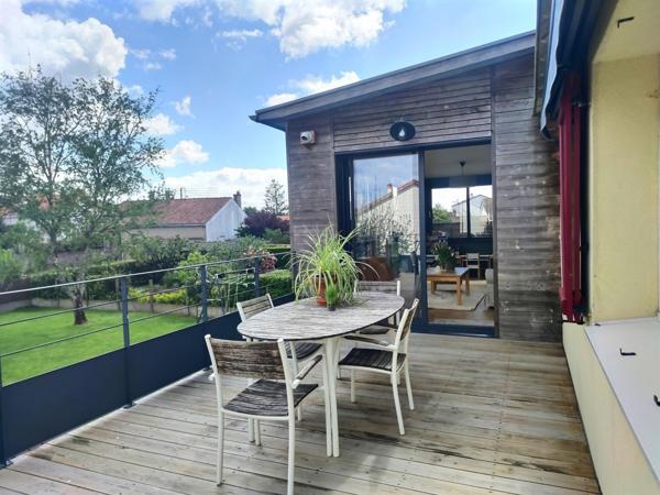 Maison à LES SORINIERES, 44840 - 7 pièces 160m²