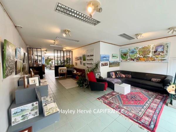 Immeuble à vendre à Mortain (50) – Local commercial et appartement avec garage