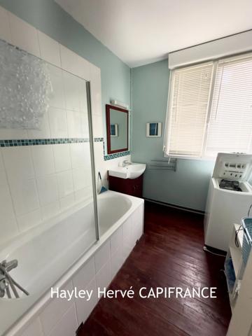 Immeuble à vendre à Mortain (50) – Local commercial et appartement avec garage