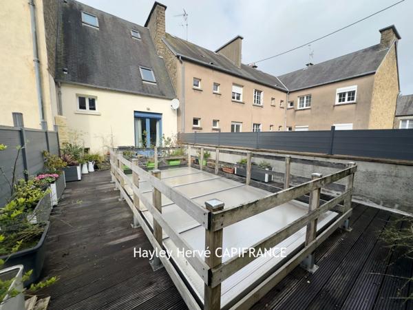 Immeuble à vendre à Mortain (50) – Local commercial et appartement avec garage