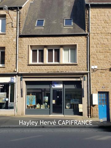 Immeuble à vendre à Mortain (50) – Local commercial et appartement avec garage