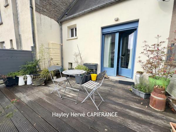 Immeuble à vendre à Mortain (50) – Local commercial et appartement avec garage