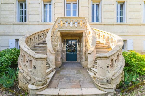Un art de vivre à la française, château historique près de Saint-Émilion