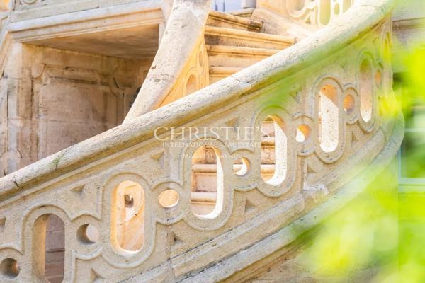 Un art de vivre à la française, château historique près de Saint-Émilion