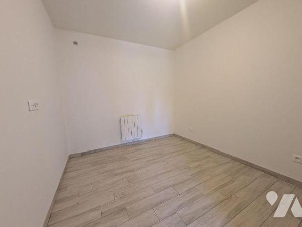 EXCLUSIVITÉ - LES HERBIERS - A proximité du centre-ville et des commodités, découvrez cet appar...