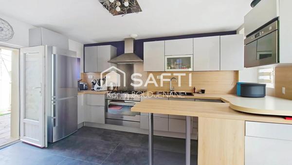 Maison de ville, 3 chambres, 2 pièces d'eau, terrasse...