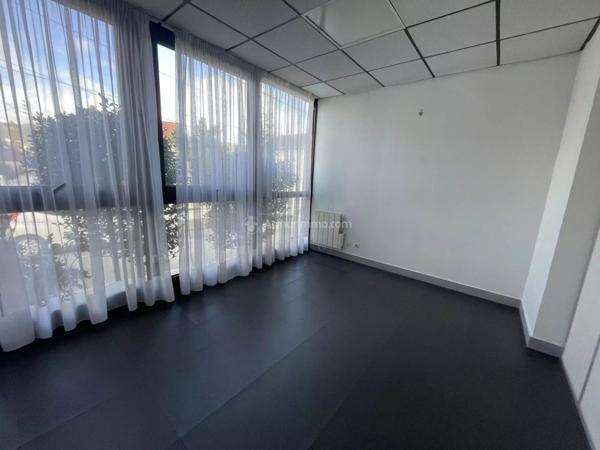 Location Local commercial 2 pièces 50 m2 à Villebon-sur-Yvette