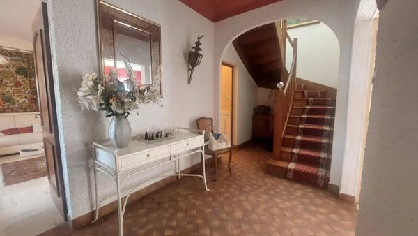 Vente immobilière : Maison de ville à Nueil-les-Aubiers  10 pièces 190 m² 273 000 €- GONORD IMMOBILIER.