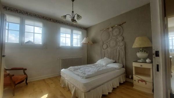 Vente immobilière : Maison de ville à Nueil-les-Aubiers  10 pièces 190 m² 273 000 €- GONORD IMMOBILIER.