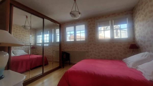 Vente immobilière : Maison de ville à Nueil-les-Aubiers  10 pièces 190 m² 273 000 €- GONORD IMMOBILIER.