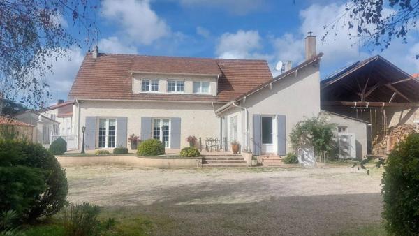Vente immobilière : Maison de ville à Nueil-les-Aubiers  10 pièces 190 m² 273 000 €- GONORD IMMOBILIER.