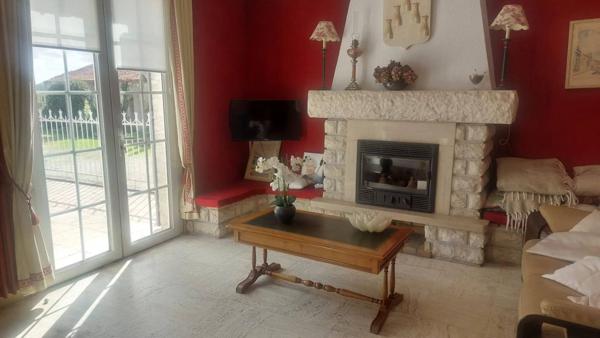 Vente immobilière : Maison de ville à Nueil-les-Aubiers  10 pièces 190 m² 273 000 €- GONORD IMMOBILIER.
