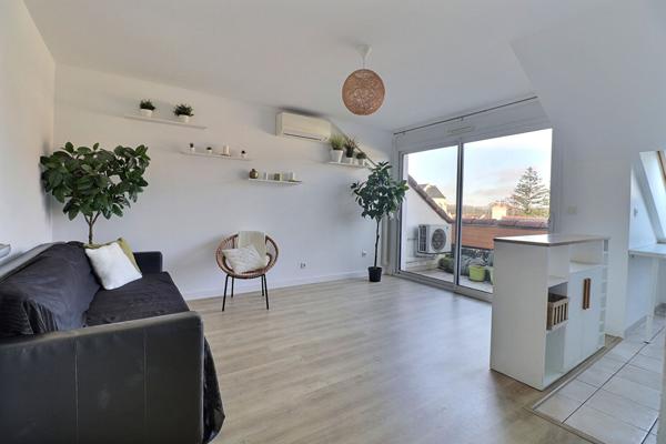 Coup de Coeur! Appartement 2 pièces 44 m2 au sol- Centre Bourg -Saint Sébastien sur Loire - Dernier étage