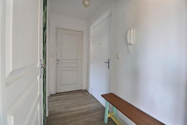Coup de Coeur! Appartement 2 pièces 44 m2 au sol- Centre Bourg -Saint Sébastien sur Loire - Dernier étage