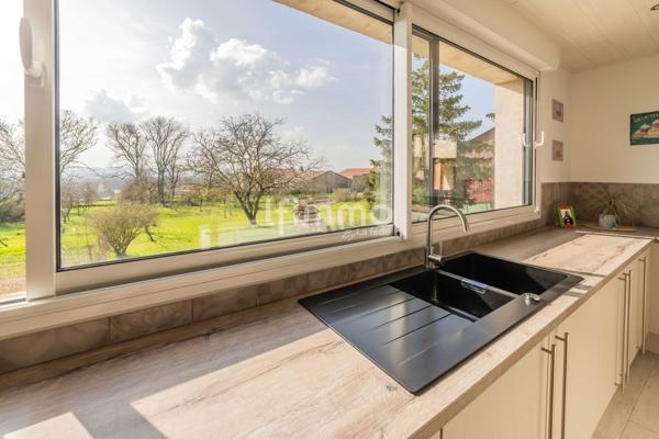 Maison Familiale, dotée d'une superbe vue, à la campagne.