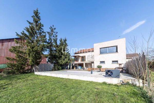 Maison Familiale, dotée d'une superbe vue, à la campagne.
