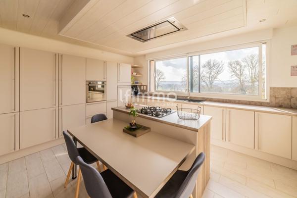 Maison Familiale, dotée d'une superbe vue, à la campagne.