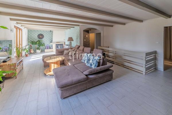 Maison Familiale, dotée d'une superbe vue, à la campagne.