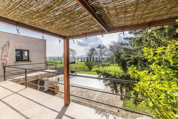 Maison Familiale, dotée d'une superbe vue, à la campagne.