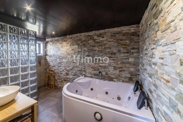 Maison Familiale, dotée d'une superbe vue, à la campagne.