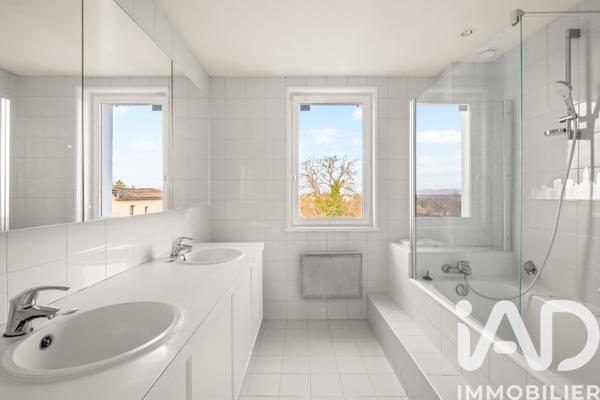 Maison à vendre 5 pièces 270 m² Saint-Genis-Laval