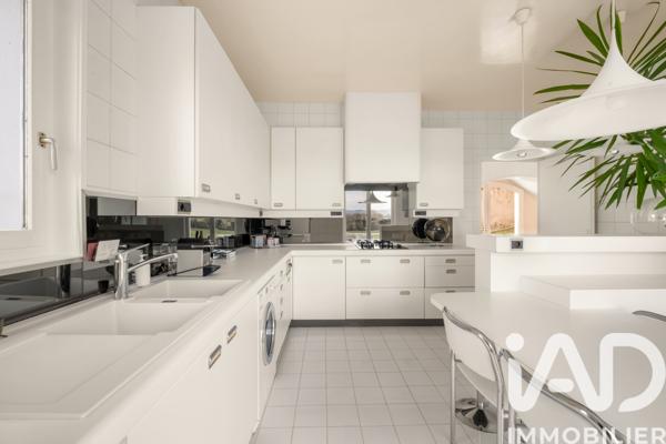 Maison à vendre 5 pièces 270 m² Saint-Genis-Laval