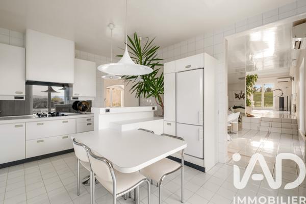 Maison à vendre 5 pièces 270 m² Saint-Genis-Laval