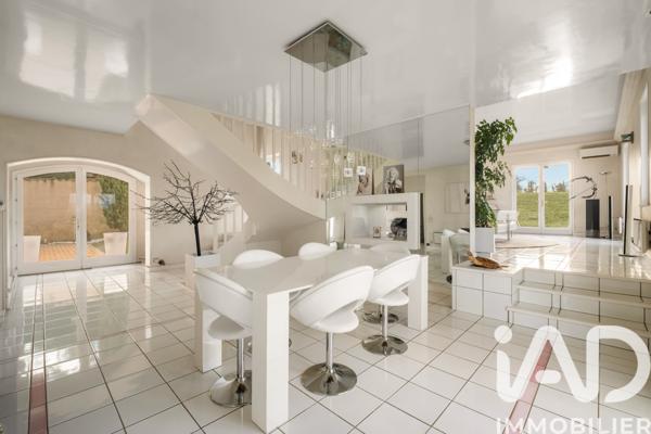 Maison à vendre 5 pièces 270 m² Saint-Genis-Laval