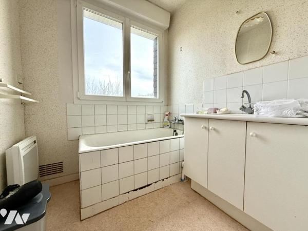 NOYAL-MUZILLAC : maison à rénover proche du centre