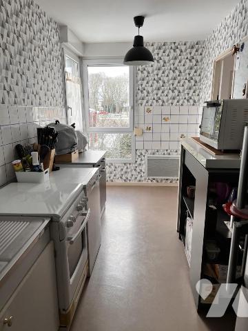 Appartement de type 3 avec terrasse, cave et garage. Locataire en place.