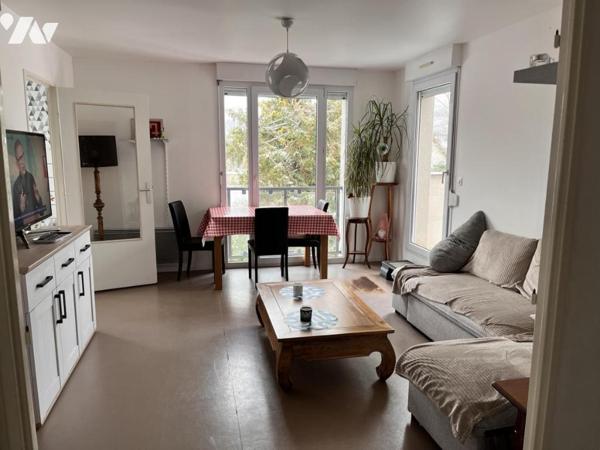Appartement de type 3 avec terrasse, cave et garage. Locataire en place.