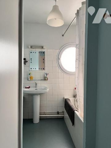 Appartement de type 3 avec terrasse, cave et garage. Locataire en place.