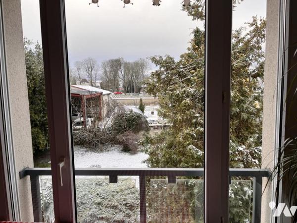 Appartement de type 3 avec terrasse, cave et garage. Locataire en place.