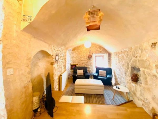 Maison de village 6 pièces, 2 terrasses, 2 caves