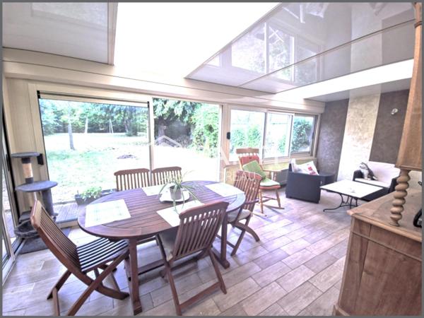 Maison familiale entre ville et campagne