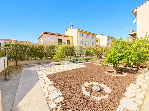 A vendre - Perpignan - Clos Banet - Villa 3 faces - Jardin et garage