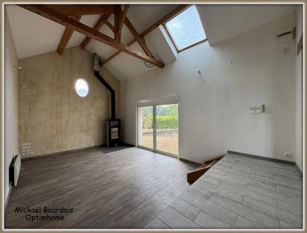 Pavillon sur sous-sol avec dépendances – Channay-sur-Lathan (37)