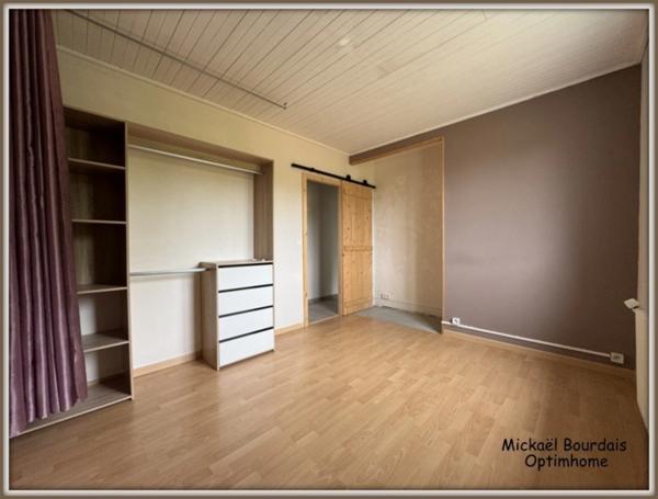 Pavillon sur sous-sol avec dépendances – Channay-sur-Lathan (37)