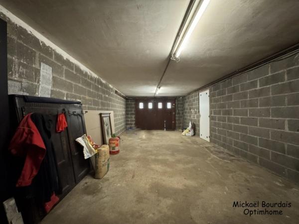 Pavillon sur sous-sol avec dépendances – Channay-sur-Lathan (37)