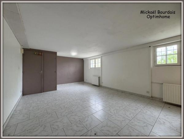 Pavillon sur sous-sol avec dépendances – Channay-sur-Lathan (37)