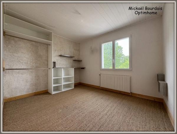 Pavillon sur sous-sol avec dépendances – Channay-sur-Lathan (37)