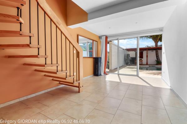 Maison rénovée 220m2 sur deux niveaux avec piscine