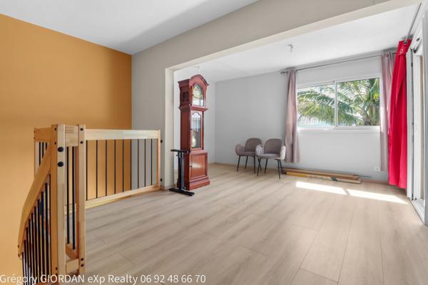 Maison rénovée 220m2 sur deux niveaux avec piscine