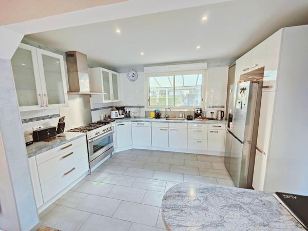 T8 au calme, de plain pied, piscine,garage de 90m²