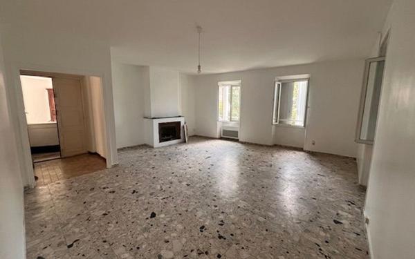 Appartement à louer    4 pièces •  Les Vans