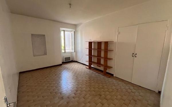 Appartement à louer    4 pièces •  Les Vans