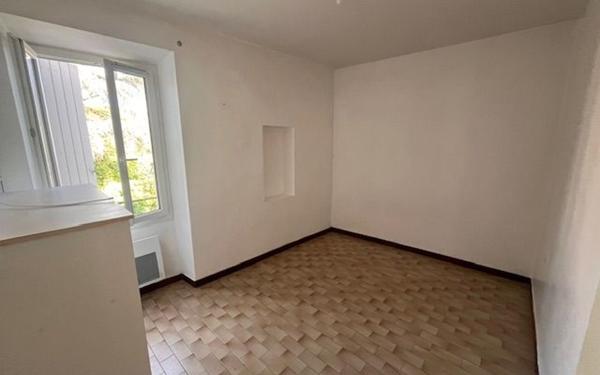 Appartement à louer    4 pièces •  Les Vans